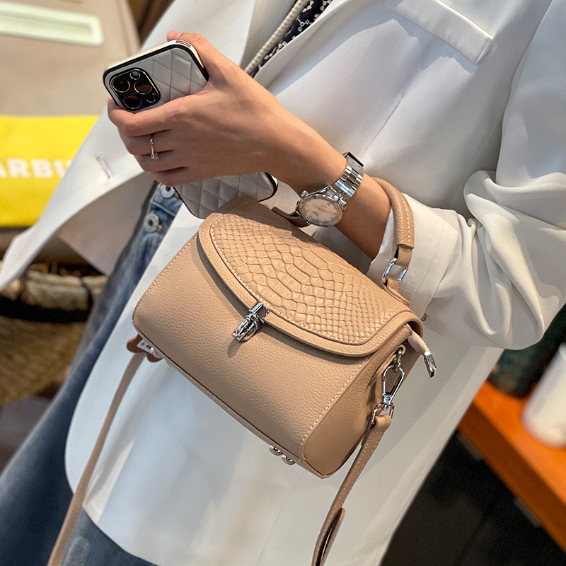 Simple Classy ของแท้หนังสี่เหลี่ยมเล็กกระเป๋าสะพาย Messenger กระเป๋าถือ FJSQ4