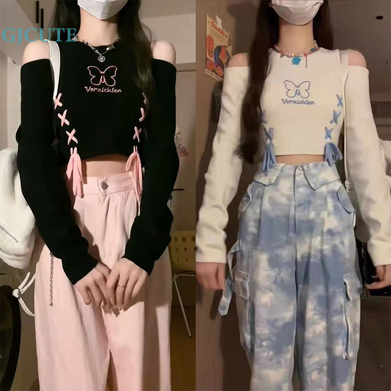 Gjcute เสื้อสเวตเตอร์ครอปปิดไหล่แขนยาวผู้หญิง ปักลายผีเสื้อ ผ้านิ่มใส่สบาย ฟรีไซ