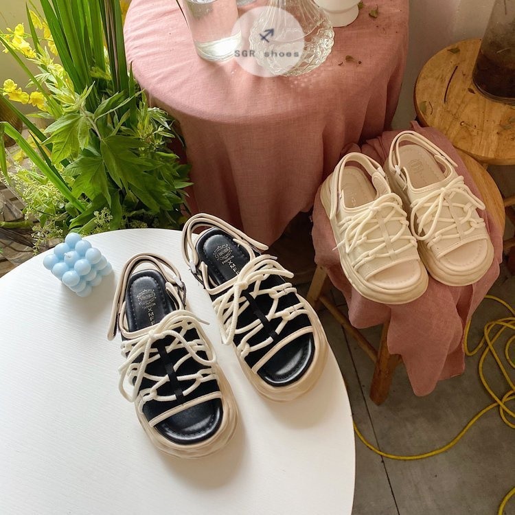 ✨พร้อมส่ง🌟รองเท้าแตะผู้หญิง อินเทรนด์ ด้านล่างนุ่มระบายอากาศ เทรนด์ใหม่ พื้นรองเท้าหนา