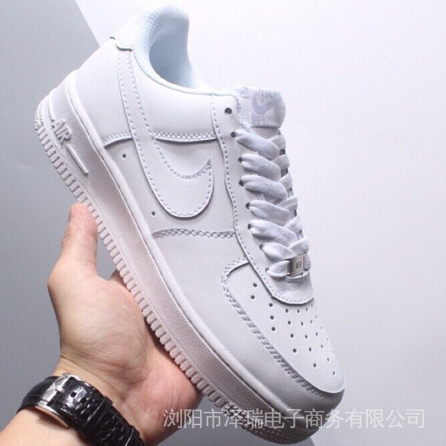 Nike Air Force 1 สีขาว (ขนาด 40 พร้อม)
