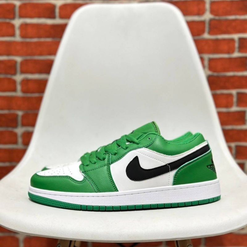 // Nike Air Jordan 1 Low Pine Green