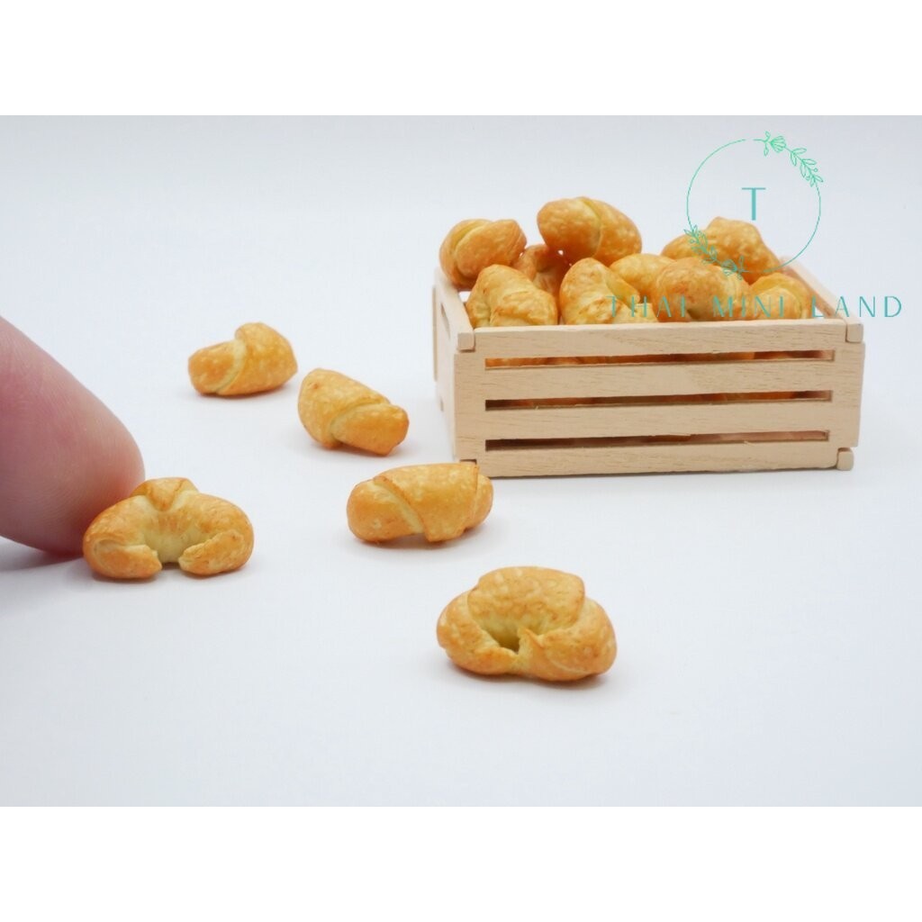 ครัวซองต์จิ๋ว งานดินปั้น (ราคา/ชิ้้น) croissant ขนมจิ๋ว ของจิ๋ว