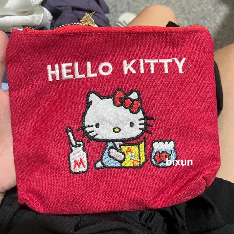Hello Kitty กระเป๋าใส่เหรียญผ้าใบน่ารักแบบพกพาเย็บปักถักร้อยความจุขนาดใหญ่กระเป๋าแต่งหน้าการจัดเก็บความงามสูงถุงแป้ง