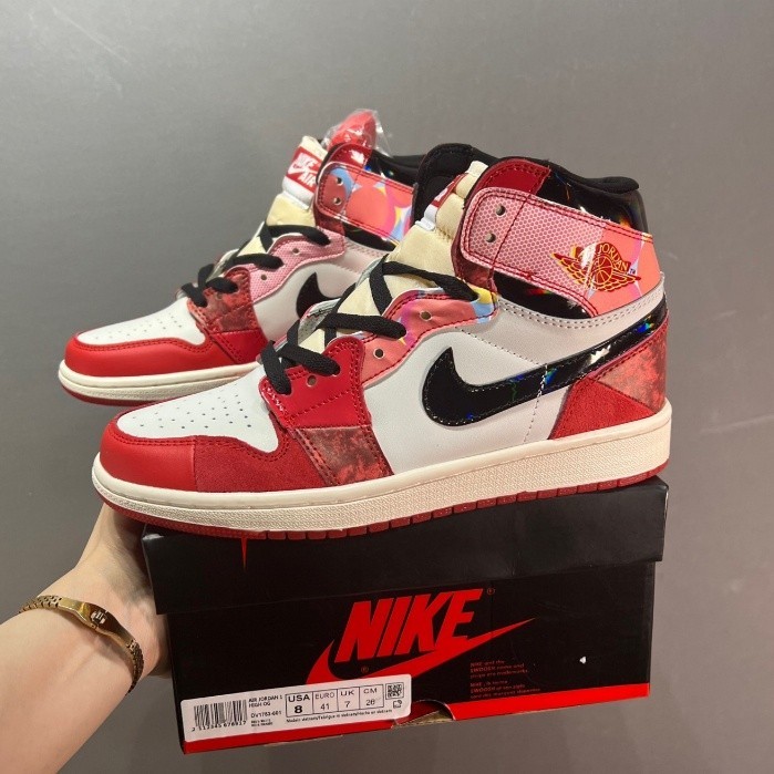 ใหม่ Air Jordan 1 High OG "บทต่อไป" Spider -Man 2.0 รองเท้าบาสเก็ตบอลกีฬาอเนกประสงค์ลำลองระดับสูง A