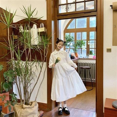 ชุดเดรสยาวทรงหลวมสไตล์ญี่ปุ่นลายลูกไม้สีดำสีขาวแบบใหม่ฤดูใบไม้ร่วงสไตล์วิทยาลัยสดใสสำหรับผู้หญิง
