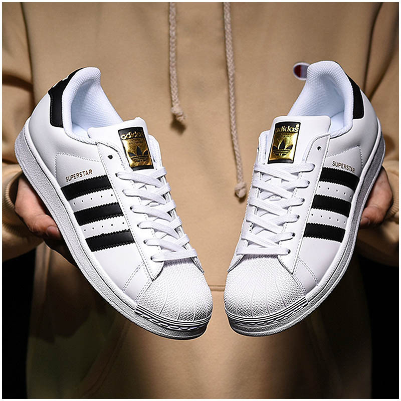 รองเท้า Adidas Superstar สีขาว สำหรับผู้ชายและผู้หญิง รองเท้าผ้าใบแฟชั่น พร้อมกล่องและถุงกระดาษ  รอ