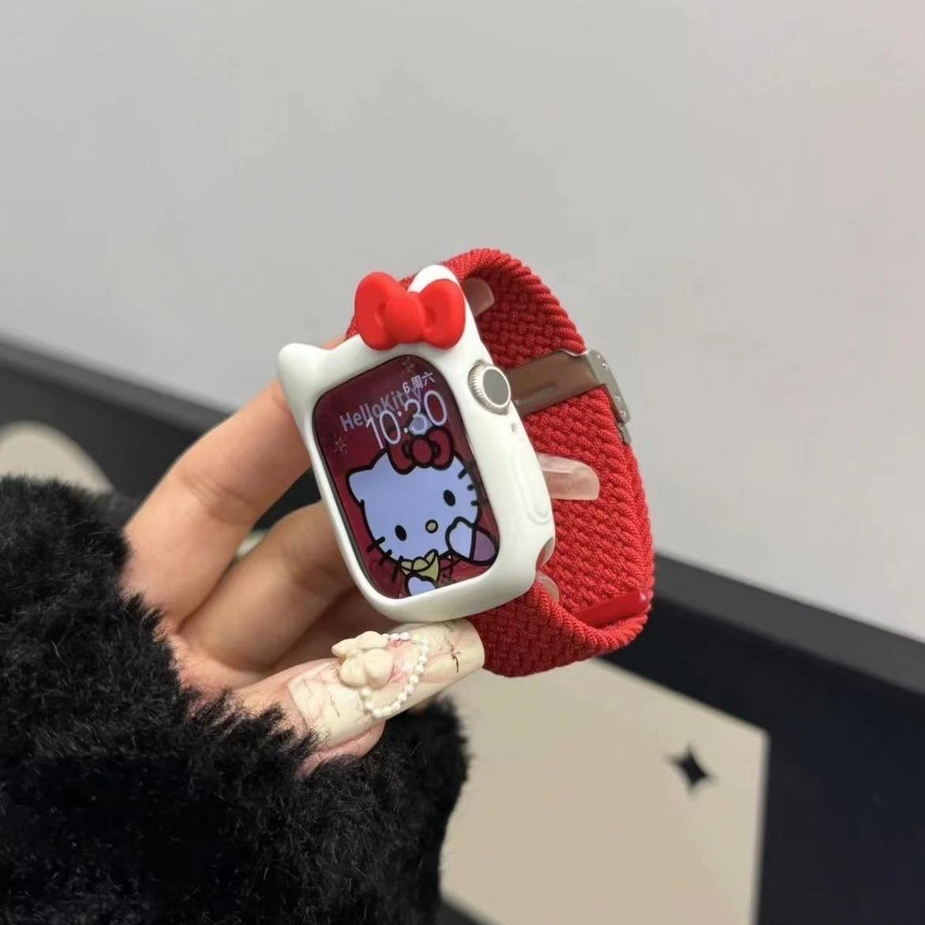 โลหะหัวเข็มขัดสายนาฬิกาไนลอน + 3D Hello Kitty TPU นาฬิกาสําหรับ Apple Watch S9 S8 S7 S6 S5 S4 SE2 (45 มม.44 มม.41 มม.40 มม.) ป้องกันเต็มรูปแบบนาฬิกากรณี