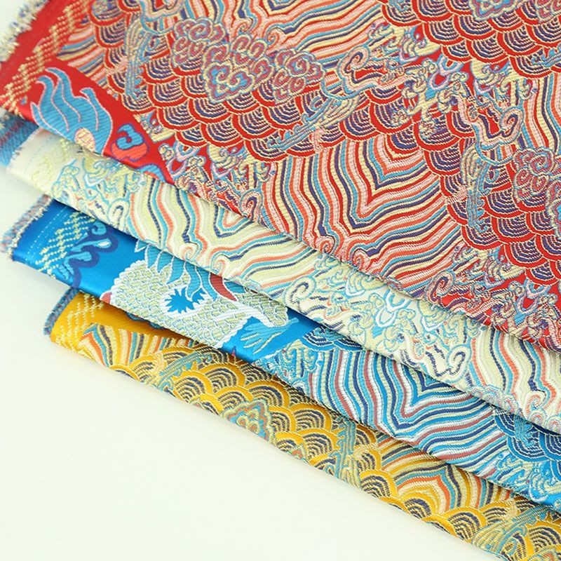 R RED PLUM XMJ Cheongsam ผ้าไหมซาตินสไตล์จีน Wave Cloud รูปแบบโบราณ Tang ชุดมังกรคู่เล่นลูกปัดลายมังกรผ้าโบรเคด