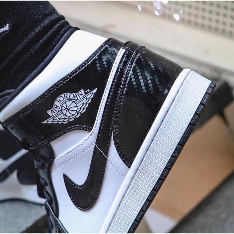 Air Jordan 1 Mid Carbon Fiber รับประกันของแท้ รองเท้า true