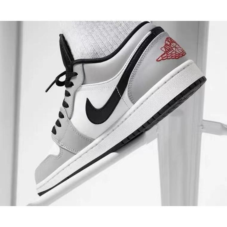 ♞,♘,♙【พร้อมส่ง ของแท้ 100%】Nike Air Jordan 1 Low Light Smoke Grey Sneakers AJ1 รองเท้าผ้าใบ แฟชั่นร