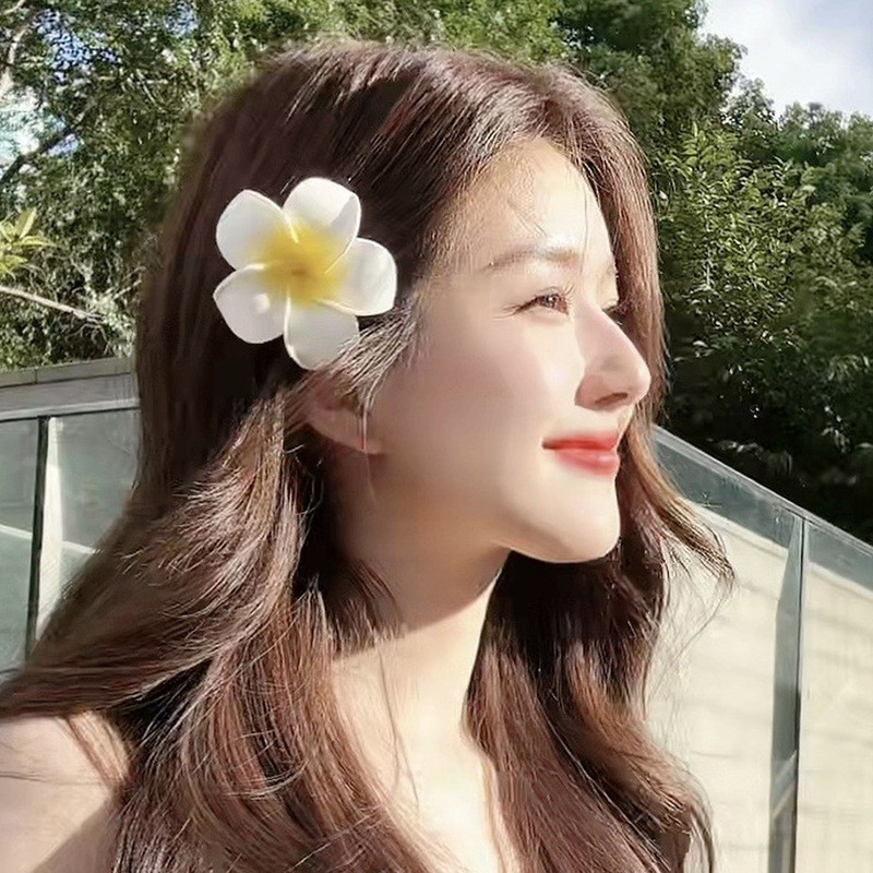 กิ๊บติดผมหน้าม้า ลายดอกไม้น่ารัก สีขาว แบบเรียบง่าย แฟชั่นสําหรับผู้หญิง