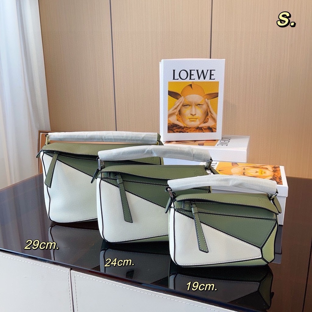 【พร้อมกล่อง】Loewe's ใหม่ กระเป๋าสะพายไหล่ กระเป๋าถือ ทรงเรขาคณิต แฟชั่นสําหรับสตรี