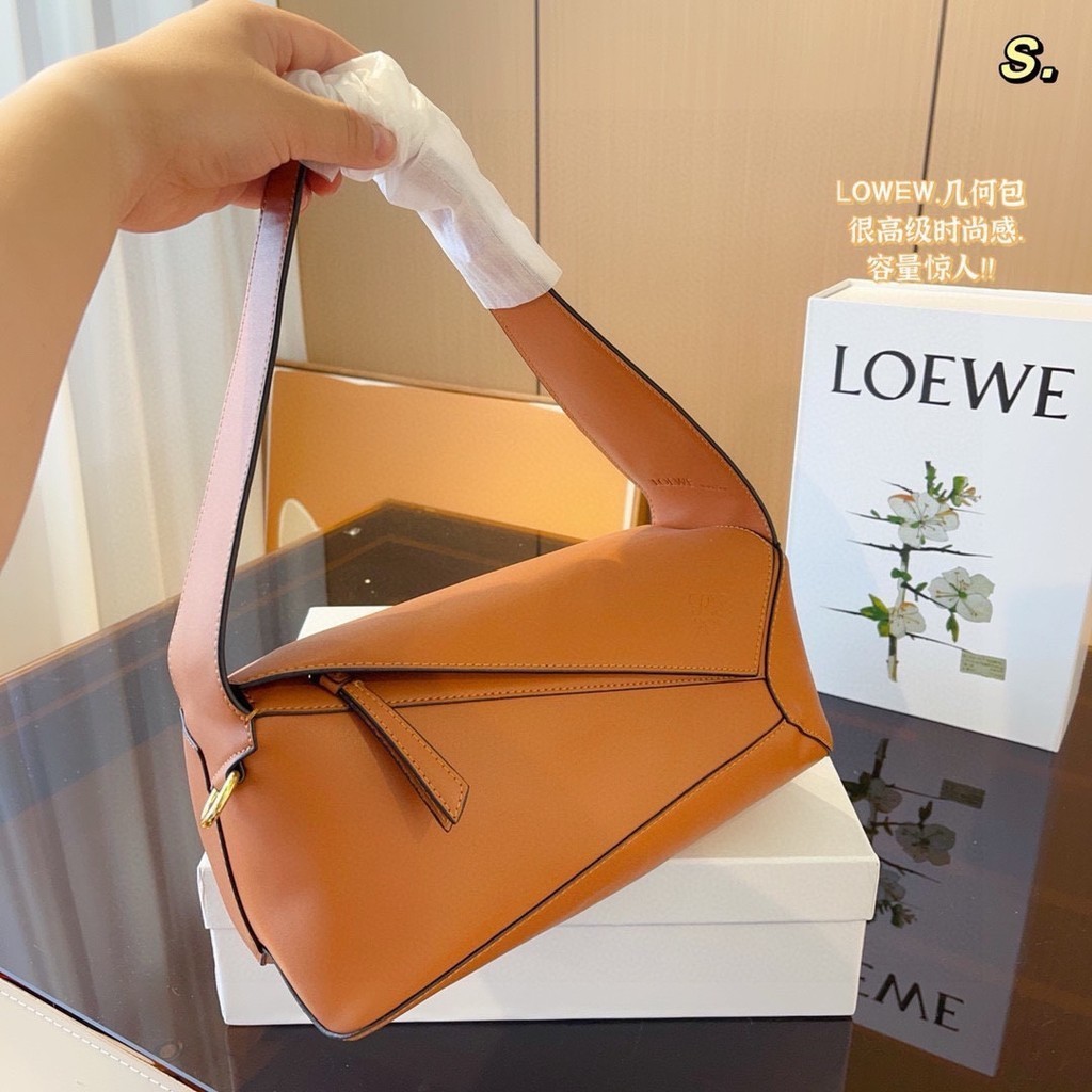 【พร้อมกล่อง】Loewe ใหม่ กระเป๋าสะพายไหล่ กระเป๋าถือลําลอง แฟชั่นสําหรับสตรี