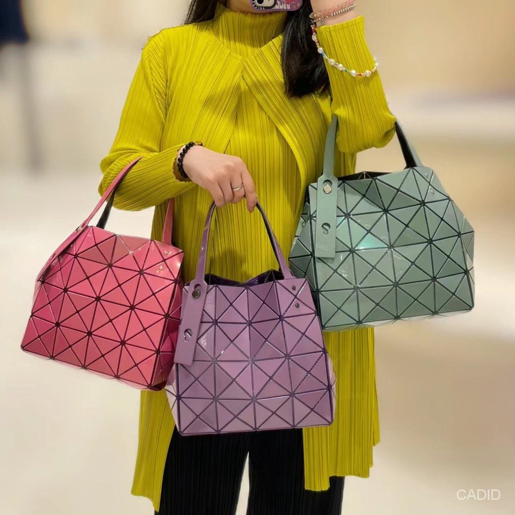Baobao Issey Miyake September กระเป๋าถือ กระเป๋าสะพายไหล่ โลหะ ทรงสามเหลี่ยม ประดับเพชร ทรงเรขาคณิต ขนาดเล็ก สําหรับสตรี