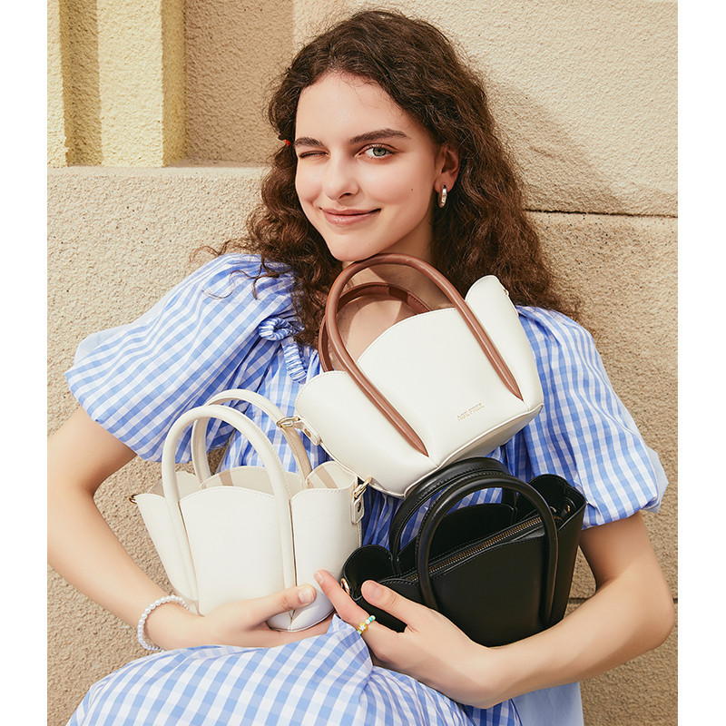 AGE FREE กระเป๋าสะพายข้างผู้หญิงผ้า