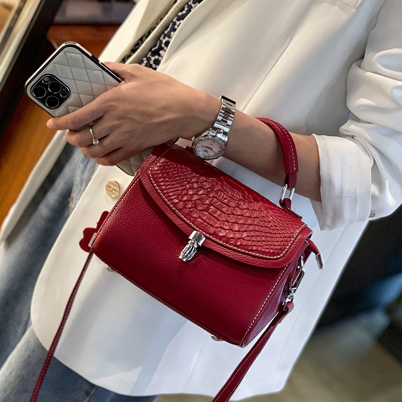 Simple Classy ของแท้หนังสี่เหลี่ยมเล็กกระเป๋าสะพาย Messenger กระเป๋าถือ FJSQ4