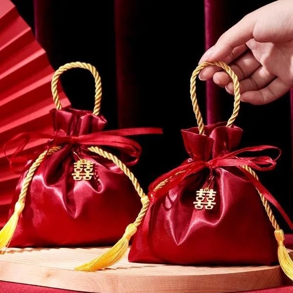 ถุงขนม ประดับพู่ ไข่มุก สีแดง ขนาดเล็ก แบบพกพา สําหรับใส่เครื่องประดับ ของที่ระลึก ปีใหม่