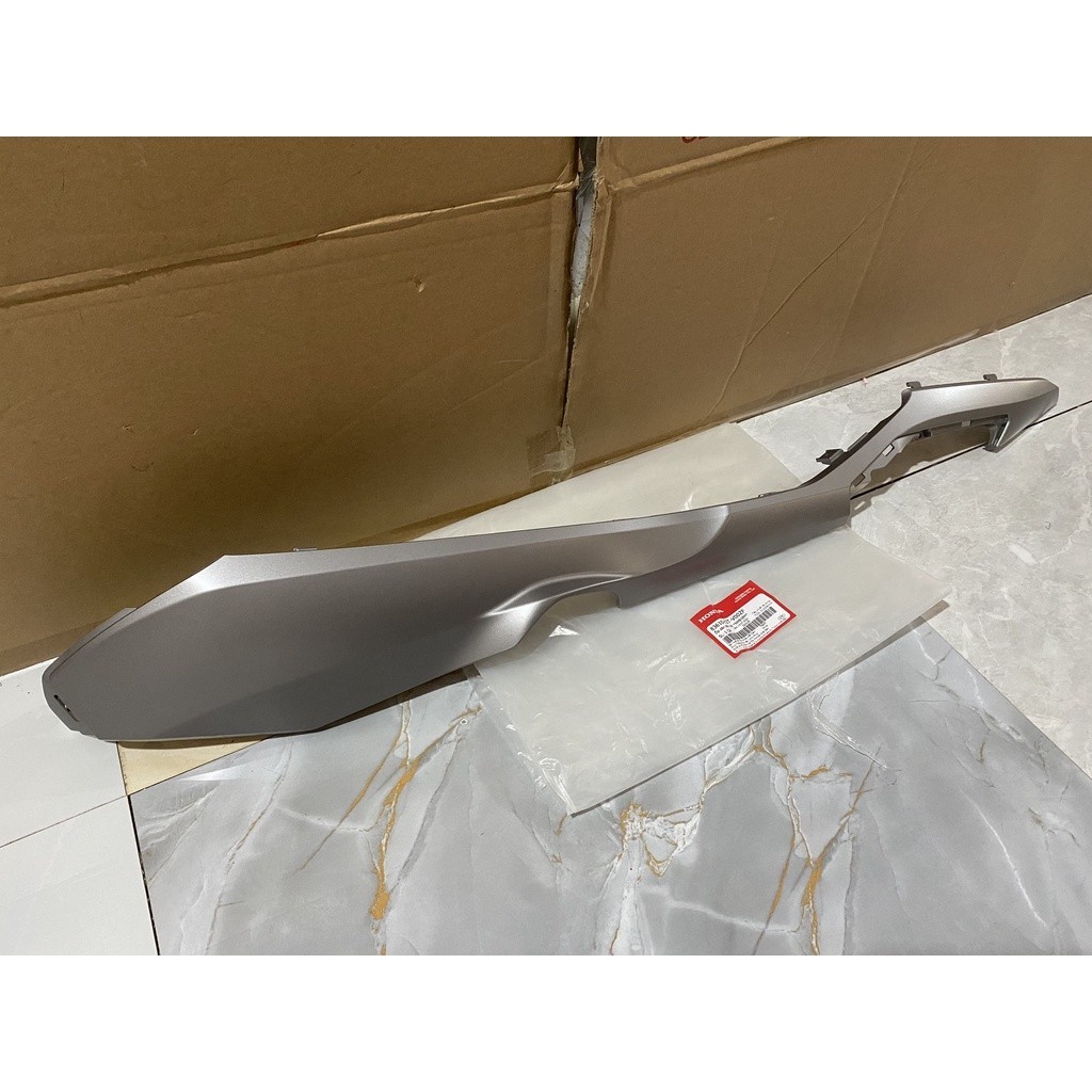 ผ้าคลุมพื้นด้านซ้าย | Lead 125 บาร์ข้าง (2022) สี Matte Silver *NHB18M* แท้ Honda (83610-K2T-V00ZF)