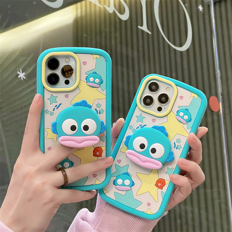 【Sanrio Hangyodon】เคสโทรศัพท์มือถือ ซิลิโคนนิ่ม ลายซานริโอ้น่ารัก พร้อมขาตั้ง หมุนได้ สําหรับ IPhone 15 Pro Max 14 Pro Max 13 Pro Max 12 Pro IPhone 11