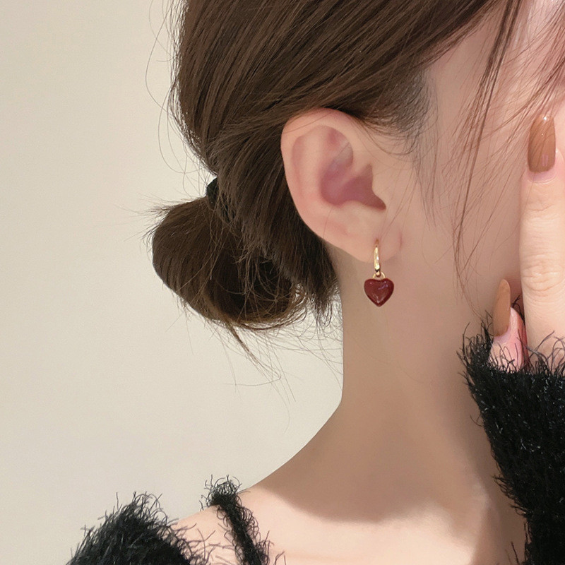 ต่างหูแฟชั่น 326-goodgift_station-Hoop red love earrings  ต่างหูแบบเจาะ ห่วงกลมแบบล็อค ห้อยหัวใจสีแด