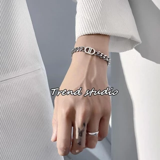 สายรัดข้อมือ DD ทันสมัย ​​ทำจากเหล็กไทเทเนียมและจะไม่ซีดจาง ชุดสร้อยคอเข้าชุด. ซีรี่ส์สร้อยข้อมือชนิดเดียวกัน