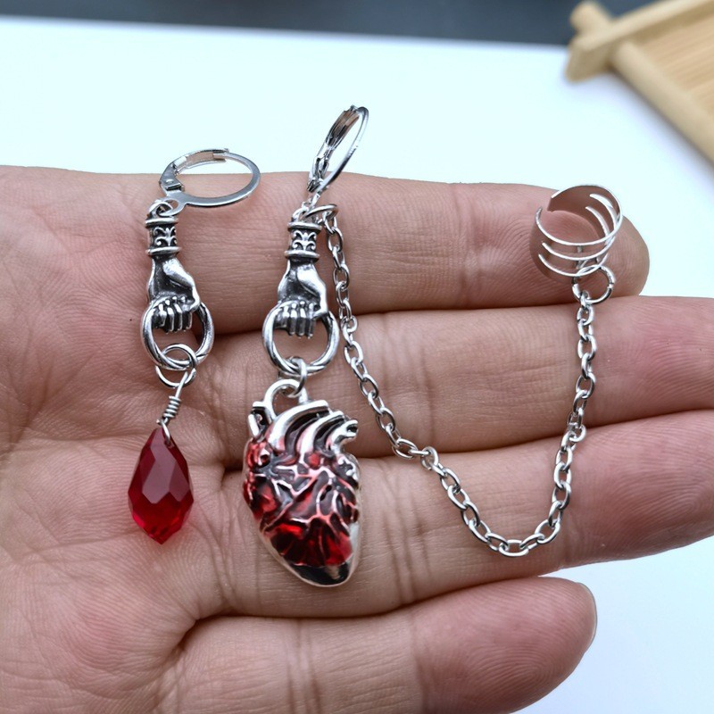 Ya วัฒนธรรม Y2K หัวใจไม่สมมาตร Cuff ต่างหูโซ่ Ear Cuff คลิปแม่มด Gothic Vampire Ghost