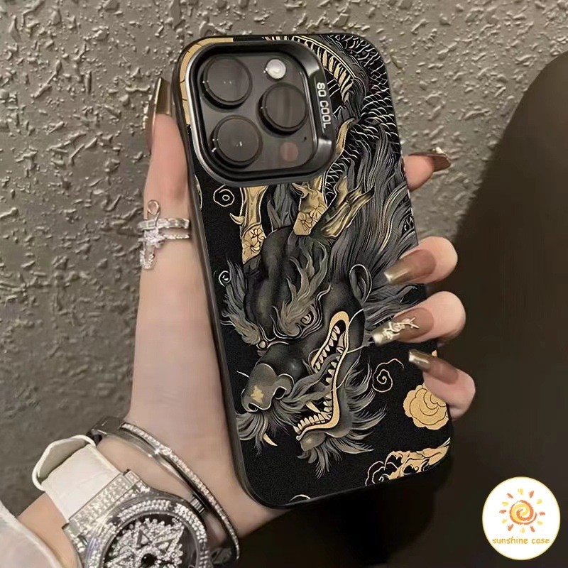 เคสโทรศัพท์ปุ่มโลหะรูปมังกรสีเหลืองทอง ไอโฟน11 For iPhone11 12 13 14 15Pro MAX X XS XR XS 6 7 8 Plus SE2020 เคสโทรศัพท์