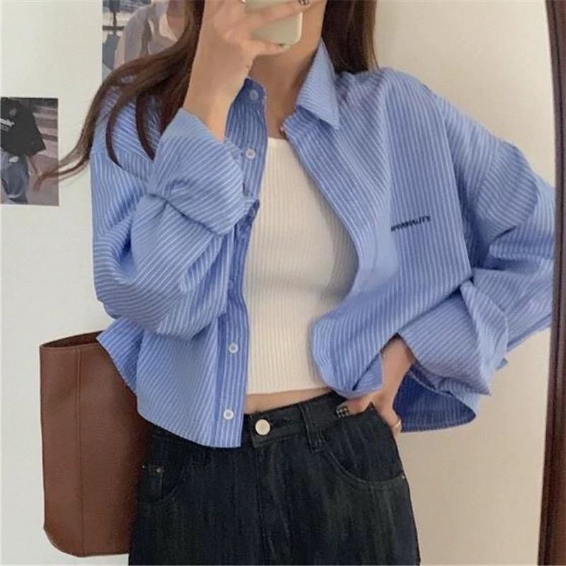 Cuites เสื้อเชิ้ตแขนยาวลายทาง คอปก เสื้อเชิ้ตครอปผู้หญิง กระดุมด้านหน้า สไตล์ลำลอง เนื้อผ้าคอตตอลอย่างดี งานดี  W521