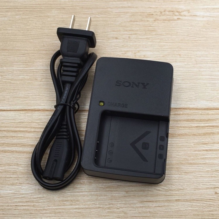 กล้องดิจิตอล Sony DSC-T5 T9 T10 T1 T11 T3 T33 กล้อง NP-FT1 แบตเตอรี่ + เครื่องชาร์จ + เครื่องอ่านการ์ด