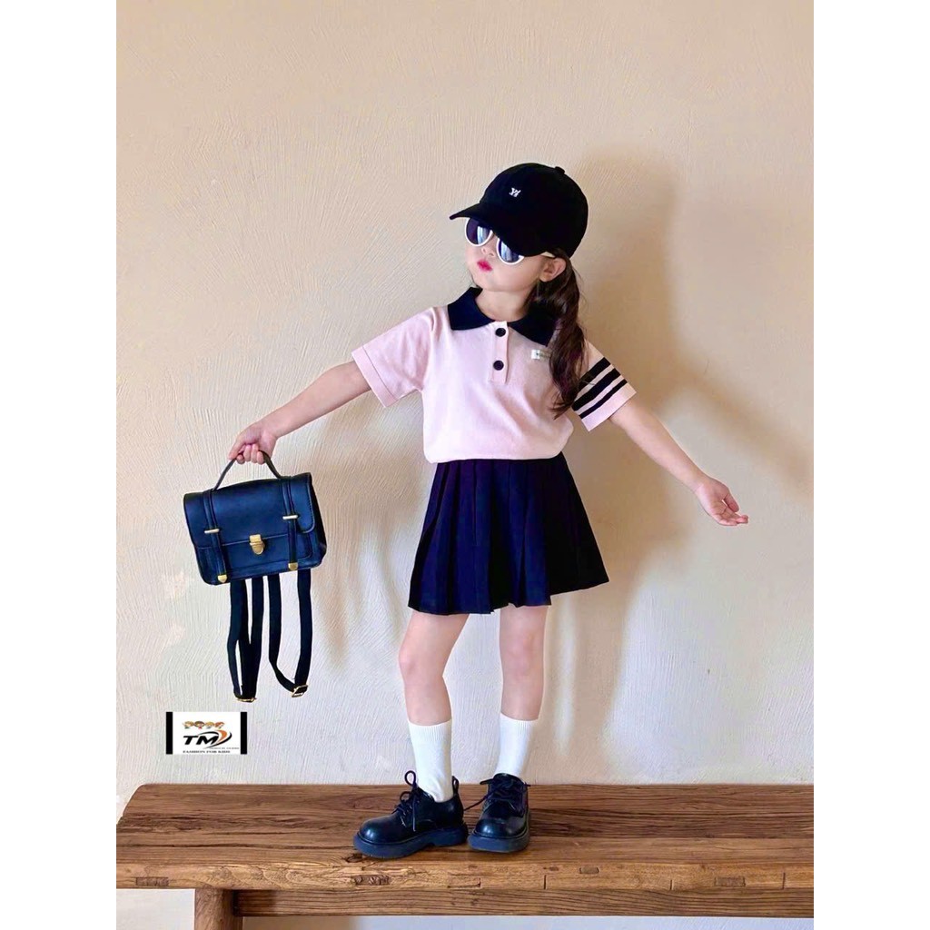 ชุดกระโปรง 10-30 ชุดเสื้อคอเต่าสีชมพูแต่งขอบสีดําแขน1สีดํา ประวัติย่อ TM