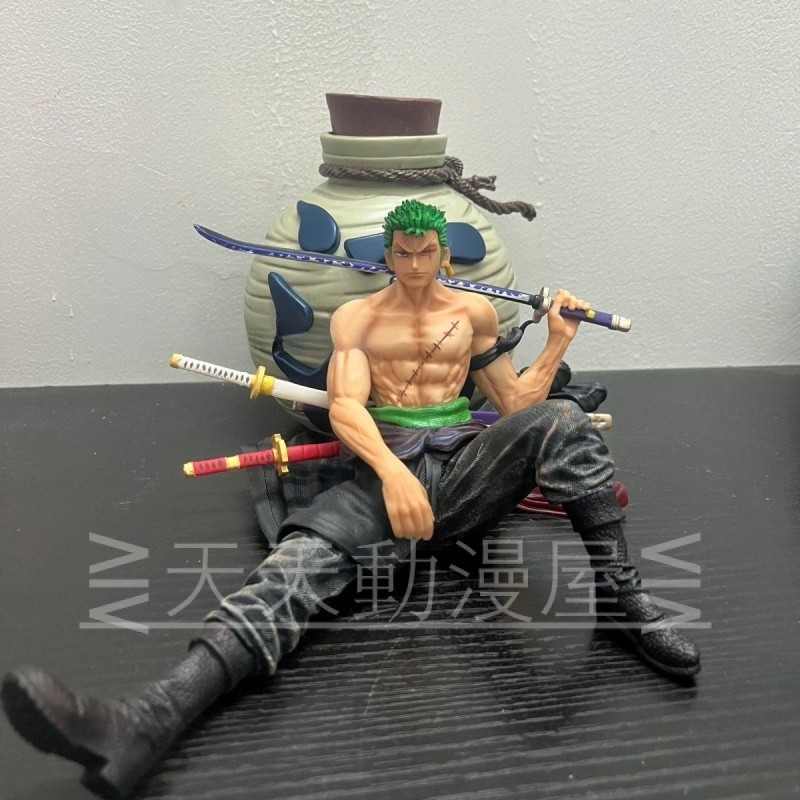 ส่งฟรี โมเดลฟิกเกอร์ One Piece HS Flask Sauron Sitting Zoro Flask gk สําหรับตกแต่ง