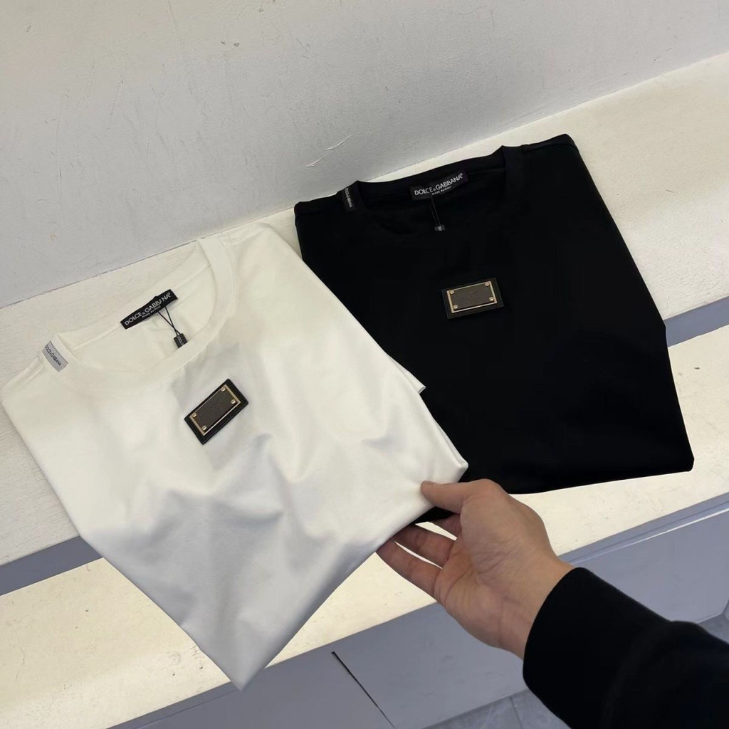พร้อมส่ง เสื้อยืดแขนสั้นลําลอง ผ้าฝ้ายแท้ พิมพ์ลายโลโก้ DG ขนาดใหญ่ คุณภาพสูง แฟชั่นสําหรับผู้ชาย และผู้หญิง