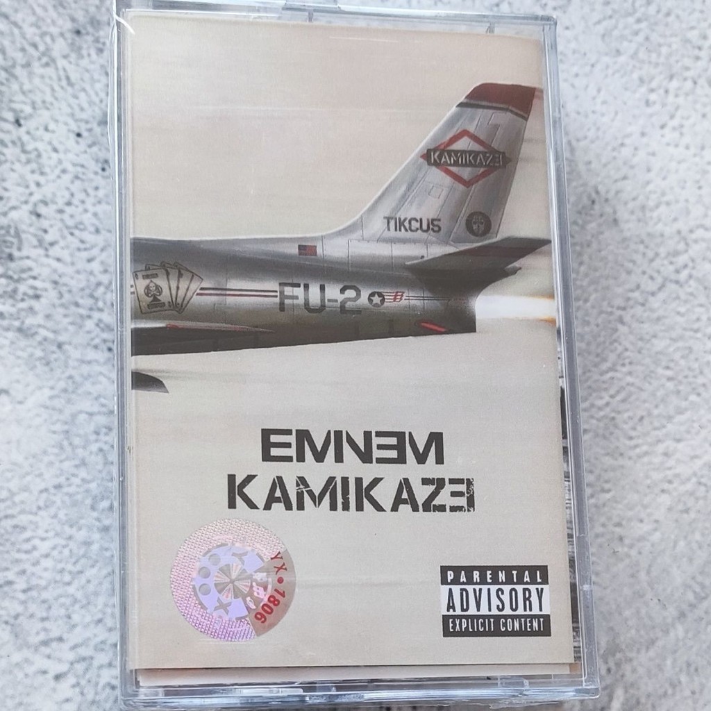 EMINEM Kamikaze Cassette Tape + หนังสือเนื้อเพลง [ปิดผนึก] ใหม่เอี่ยม