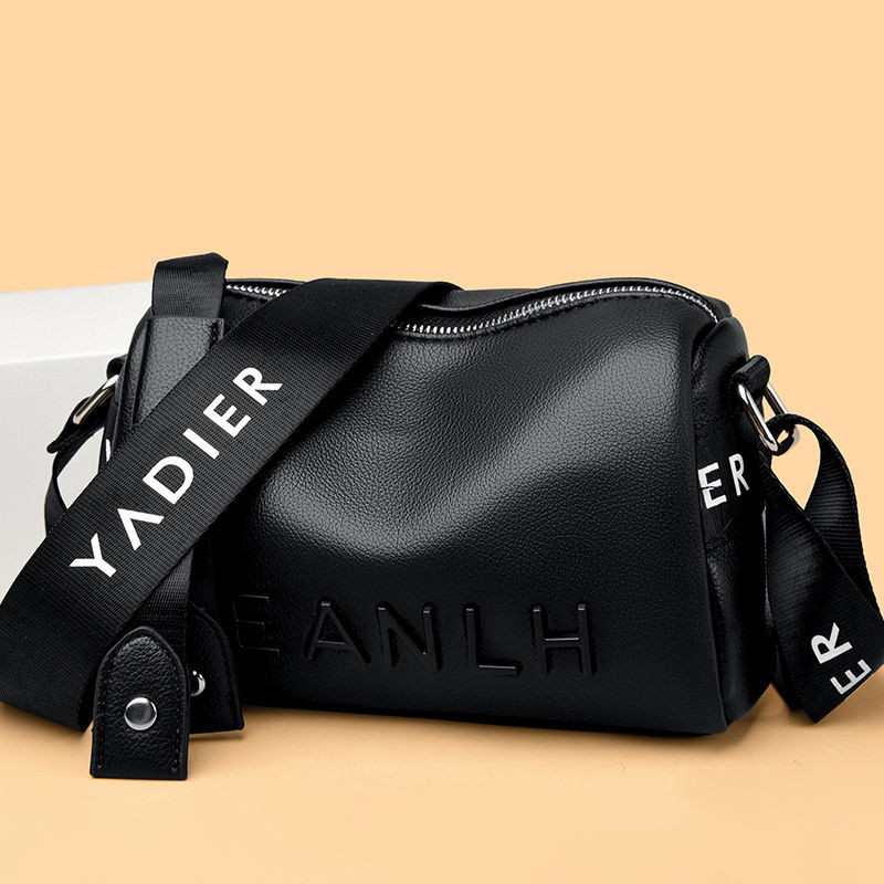 กระเป๋าผู้หญิง 2024 กระเป๋าหมอนหนังแท้แฟชั่นหญิง包2024真皮头包时尚小众外套肩包软包包08.31