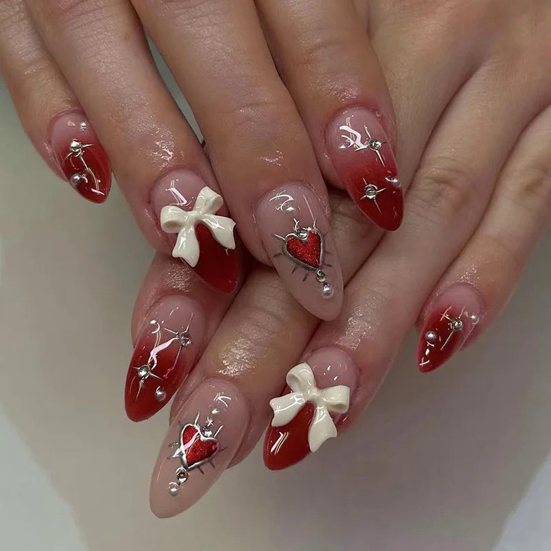 Simple Stiletto เล็บปลอมฝรั่งเศสสําหรับวันวาเลนไทน์อัลมอนด์เล็บปลอมหวานพร้อมกาวคลุมทั้งหมดเล็บปลอมกดบน