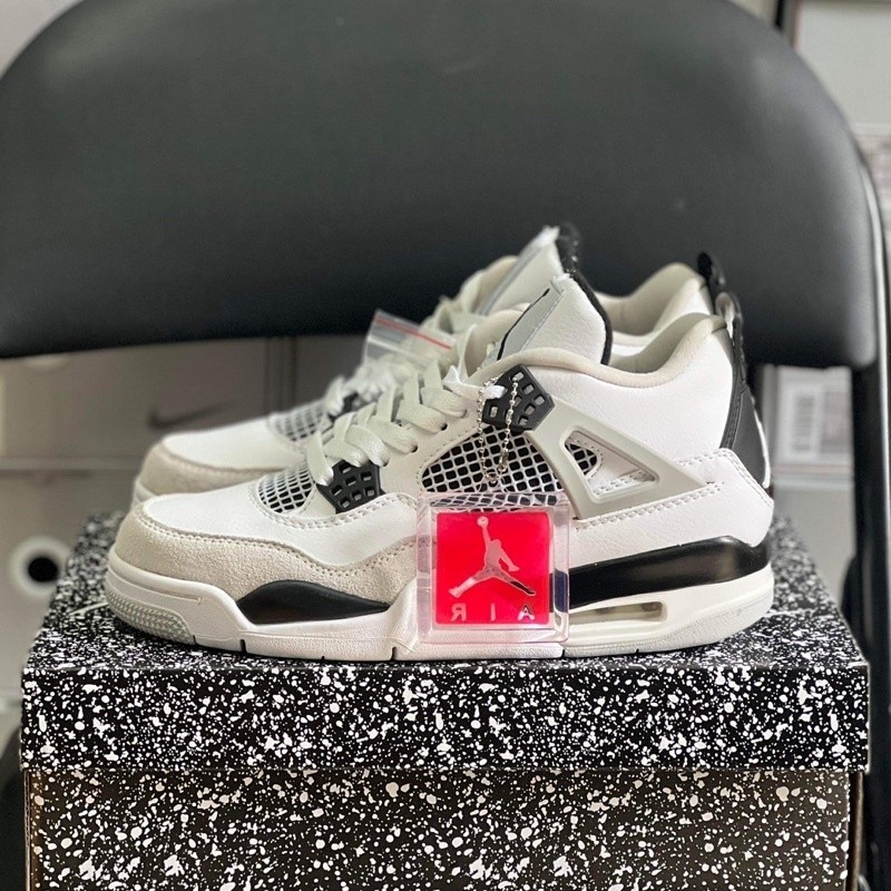 รองเท้าผ้าใบผู้ชายและผู้หญิงของ MILITARY BLACK air JORDAN 4