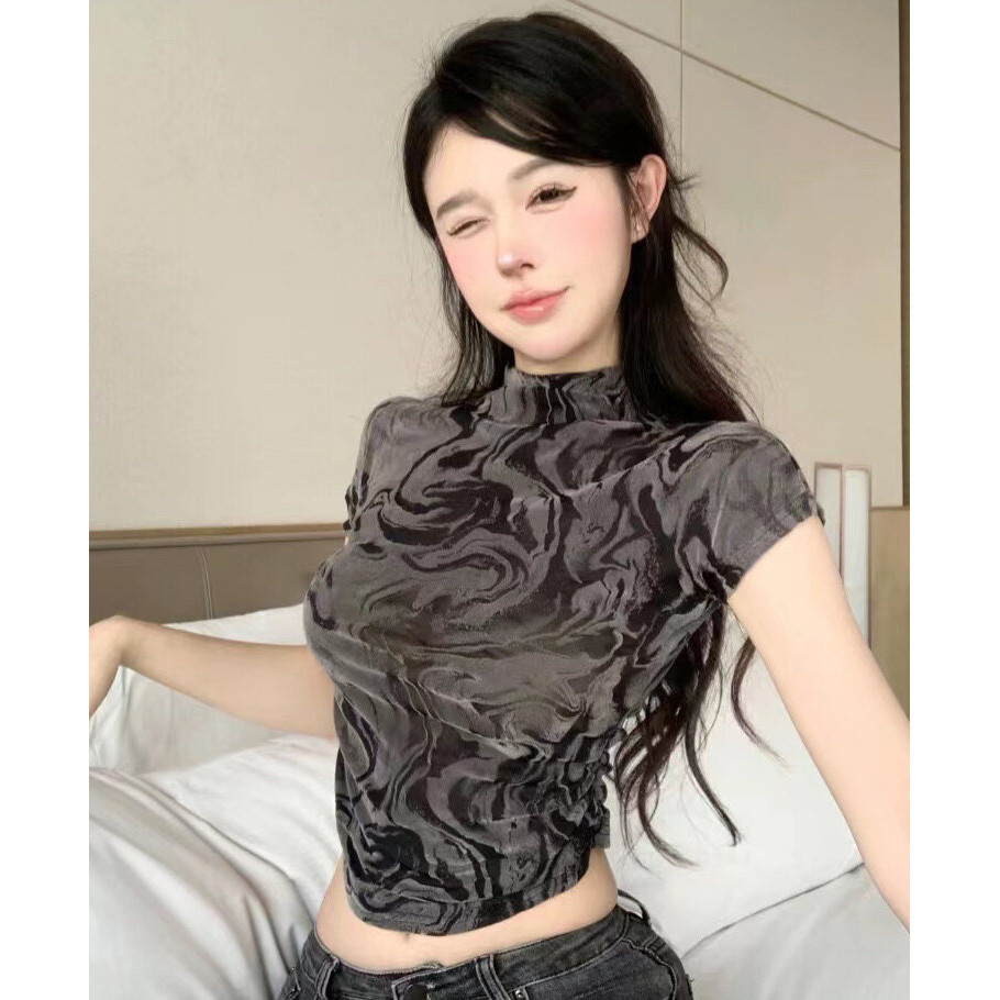 เสื้อครอปแฟชั่นผู้หญิง ผ้ายืด คอสูง แขนสั้น สไตล์เซ็กซี่ ผ้าดีผ้านิ่ม ใส่สบาย ไม่ร้อน ไม่ต้องรีด [ส่งเร็วพิเศษ!]