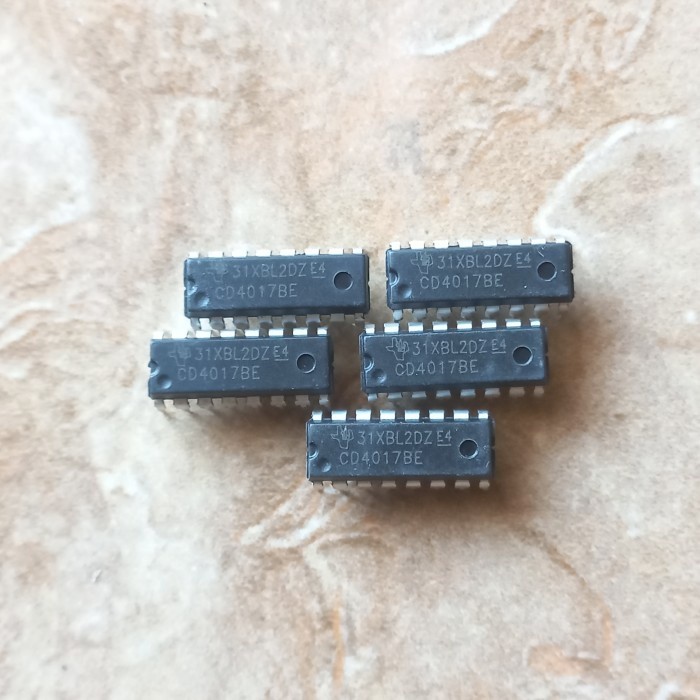 IC CD4017BE CD4017 CD 4017 BE 4017BE HCF4017 HCF 4017 dip Fajar electro 2