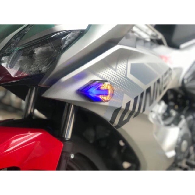 ป้ายลูกศรสําหรับ WINNER X, EXCITER R15 และทําหมายเลขโมเดลรถ