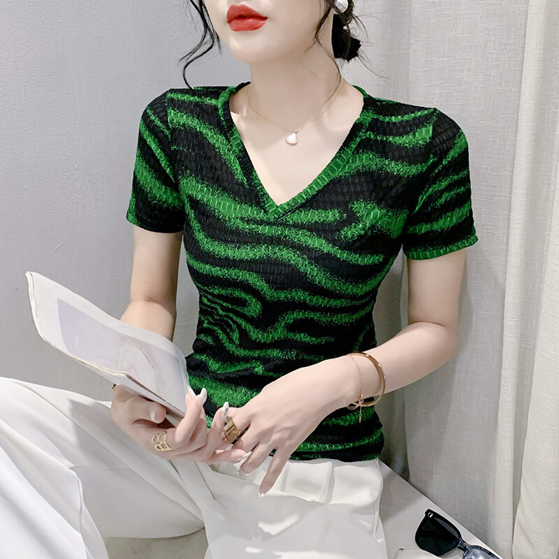Miou ใหม่ เสื้อยืดลําลอง แขนสั้น คอกลม เข้ารูป พิมพ์ลายคลื่น แฟชั่นฤดูร้อน สําหรับสตรี 2024