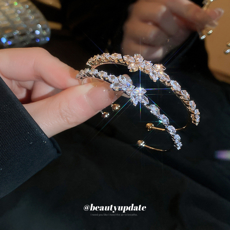 สร้อยข้อมือ ประดับโบว์ เพทาย หรูหรา ระดับไฮเอนด์ เข้ากับทุกการแต่งกาย สไตล์เกาหลี ขายส่ง