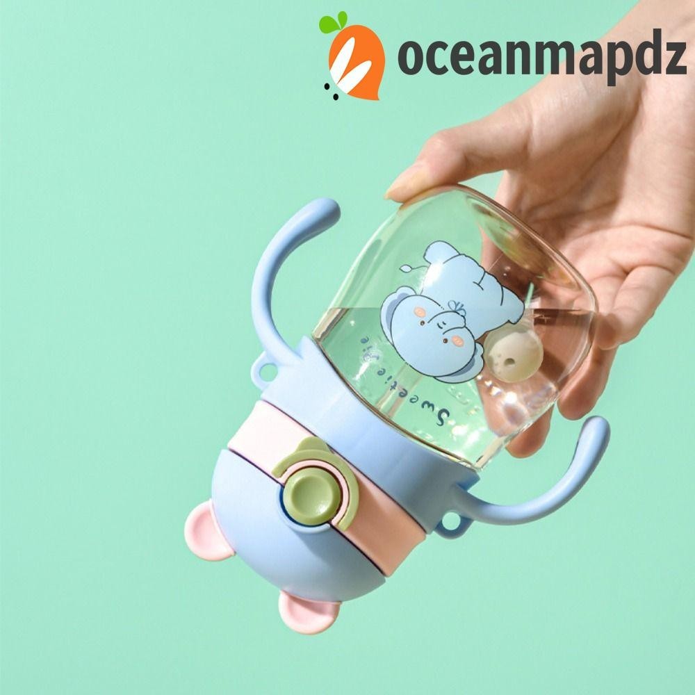 Oceanmapdz ขวดน้ําเด็ก กาต้มน้ํา ชานม ถ้วย PC ถ้วยฝึก ขวดน้ําดื่มน่ารัก พร้อมสายคล้องไหล่ การ์ตูน ขวดฟาง ของขวัญ