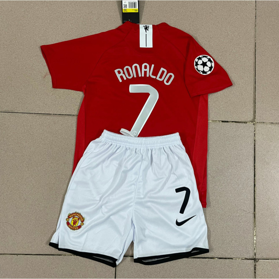 เสื้อฟุตบอลเด็กแมนยู ออกแบบโดย RONALDO และ ROONEY
