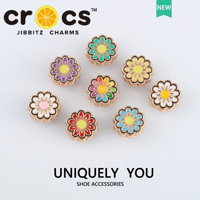 jibbitz crocs แท้ หัวเข็มขัดโลหะ รูปดอกเดซี่น่ารัก หลากสี อุปกรณ์เสริมรองเท้า