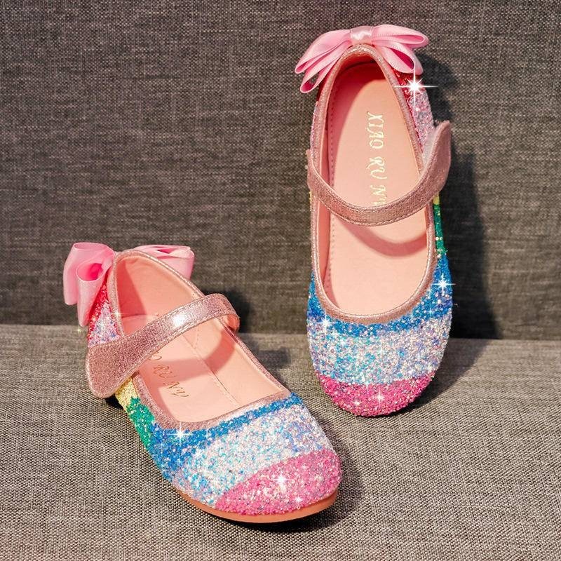 【Size 24-38】รองเท้าหนังนิ่ม ส้นแบน ประดับเลื่อม สีรุ้ง สไตล์เจ้าหญิง เหมาะกับฤดูใบไม้ผลิ สําหรับเด็กผู้หญิง 2024 GZX