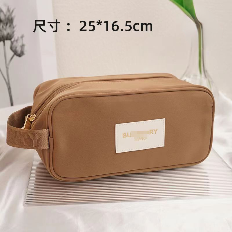 (พร้อมส่ง) ใหม่ กระเป๋าเครื่องสําอาง จุของได้เยอะ สําหรับผู้หญิง 2024