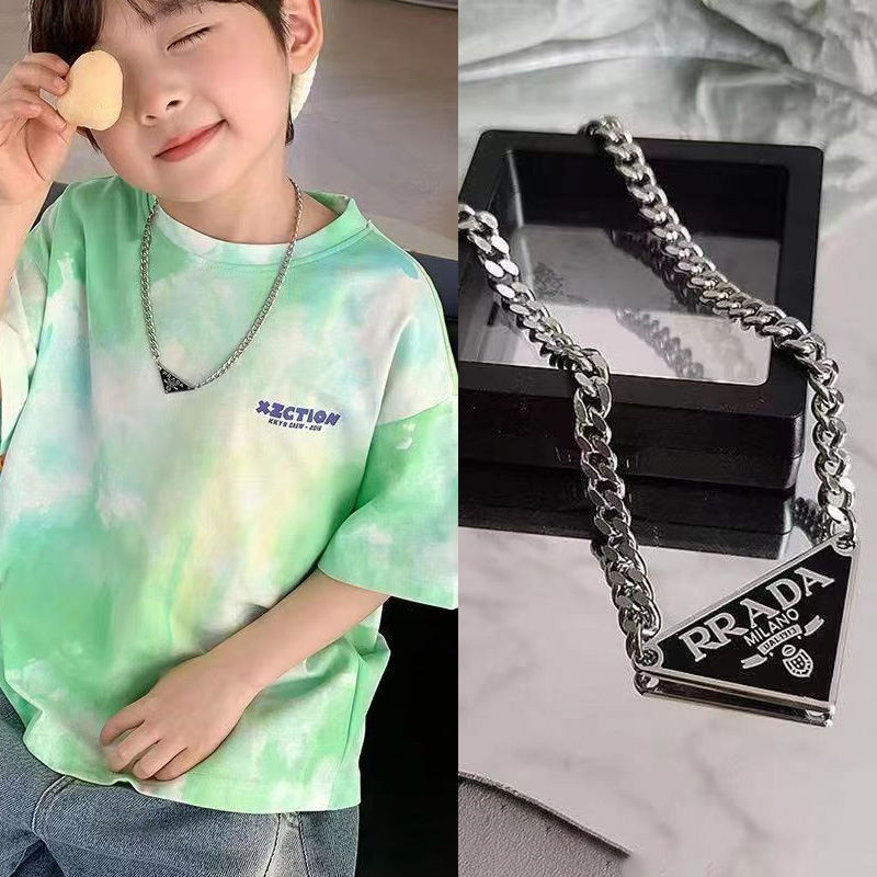 เด็ก ไทเทเนียม เหล็ก สร้อยคอ กันน้ํา อินเทรนด์ เท่ สีดํา สามเหลี่ยม สร้อยคอ ผู้หญิง แฟชั่น สตรีทแดนซ์ แคทวอล์ค เด็ก เครื่องประดับ ชาย หล่อ เด็ก ของขวัญวันเกิด เด็ก โซ่ไขว้