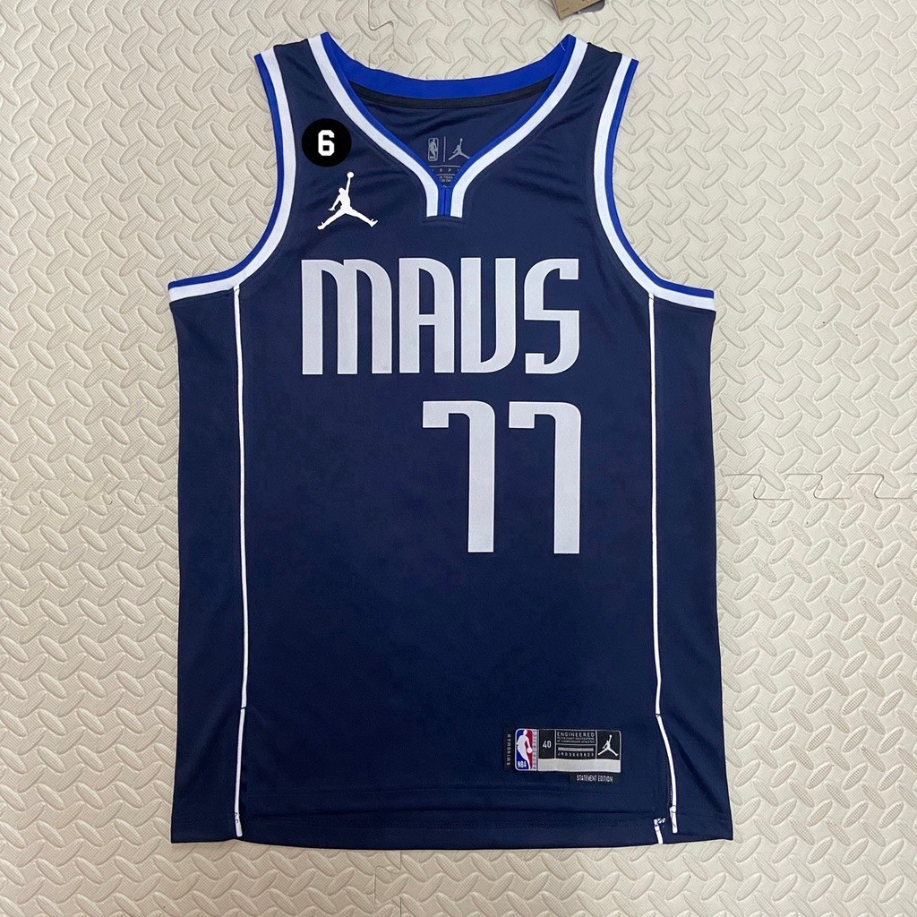 เสื้อบาสเก็ตบอลทีม NBA Dallas Mavericks Luka Doncic สีกรมท่า