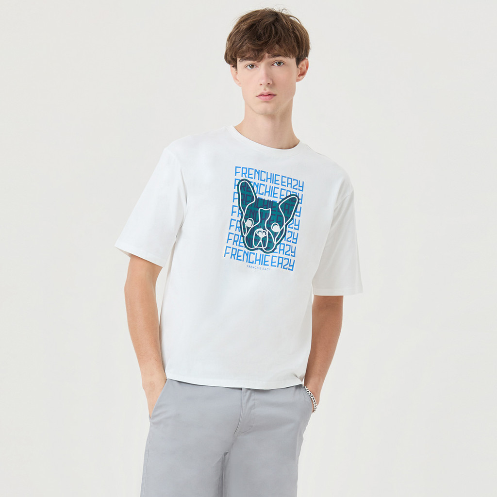 ESP เสื้อทีเชิ้ตลายเฟรนช์ชี่ อีซี่ ผู้ชาย สีขาว | Frenchie Eazy Tee Shirt | 04092