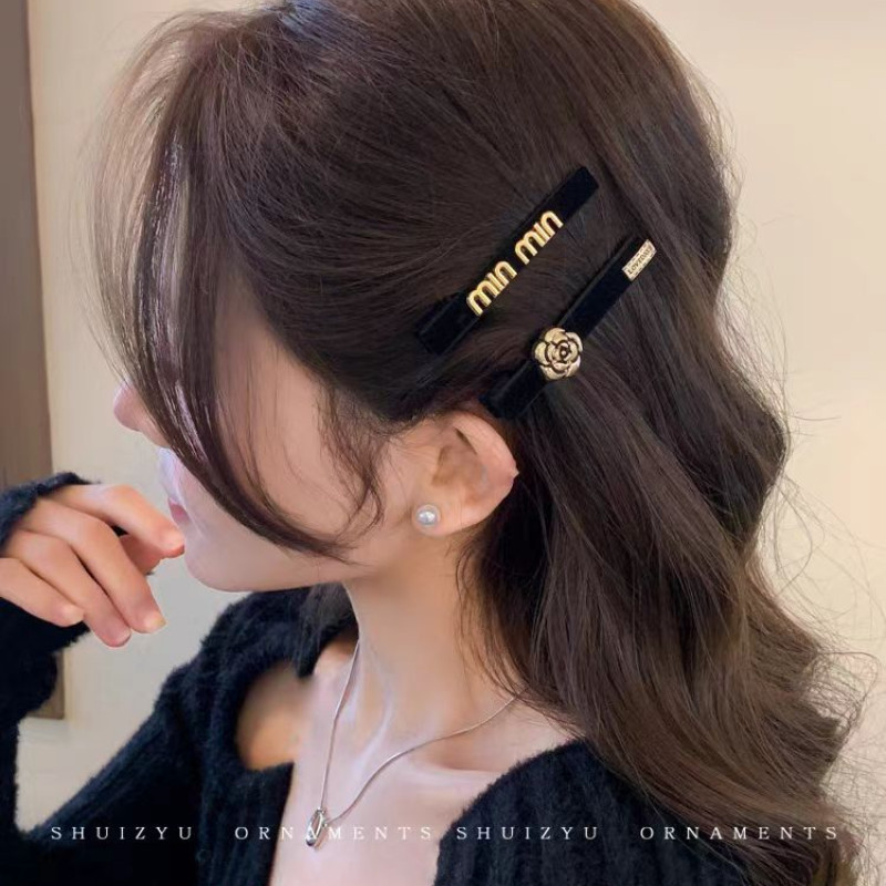 กิ๊บติดผมแบบเรียบง่ายสไตล์เกาหลีคลิปคําเดียวสไตล์ย้อนยุคคลิปหนีบปากเป็ดอเนกประสงค์หมวกกันน็อกสําหรับผู้หญิง